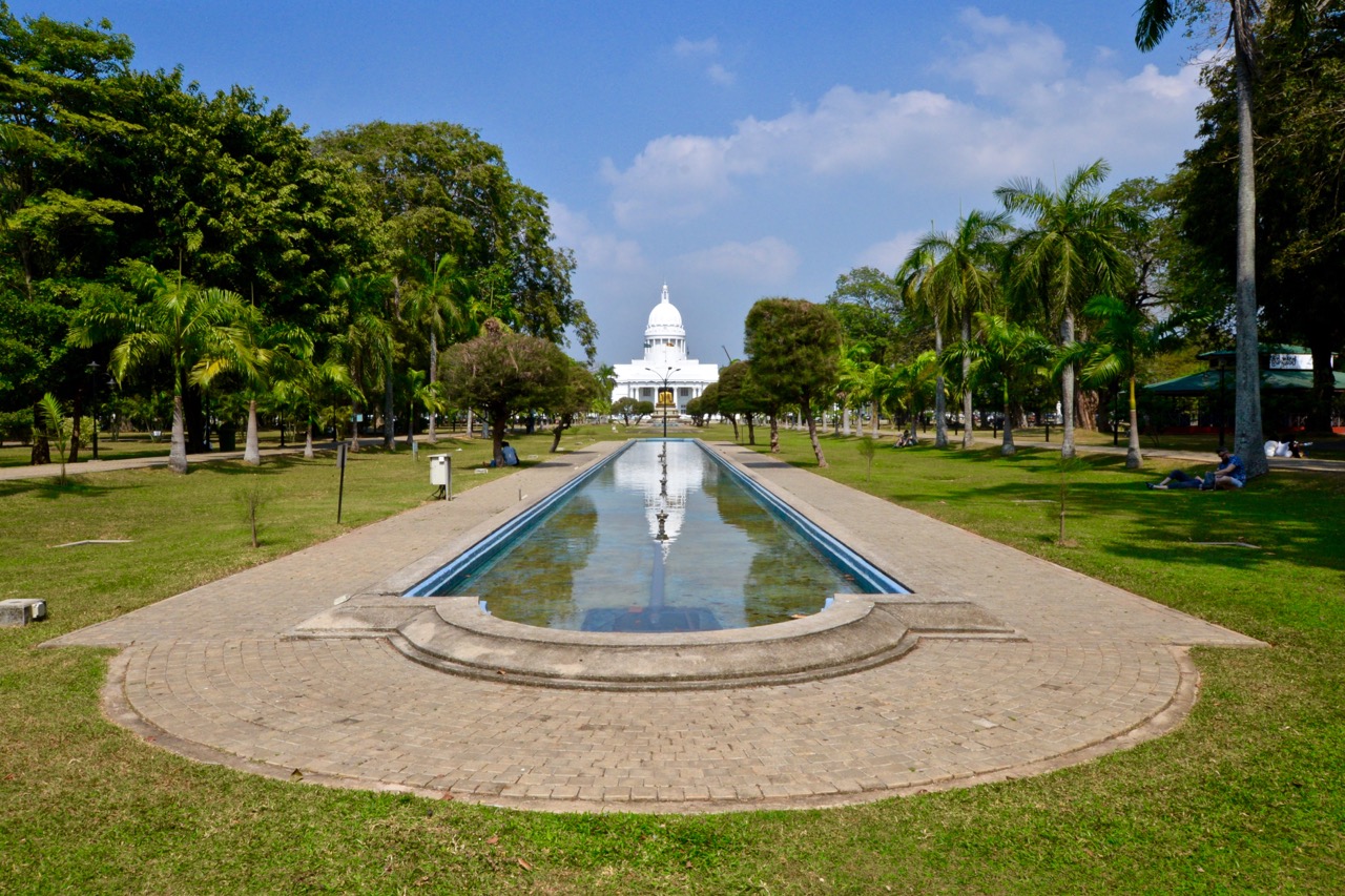 Viharamahadevi Park